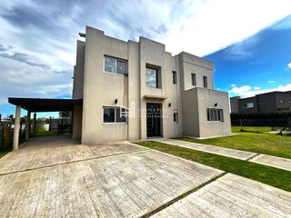 Foto 46 de Casa en venta de 4 dormitorios en El Cantón Norte al Lago