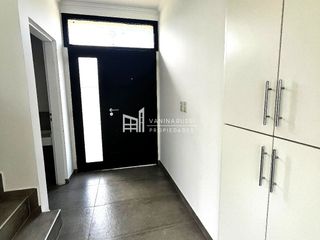 Foto 3 de Casa en venta de 4 dormitorios en El Cantón Norte al Lago