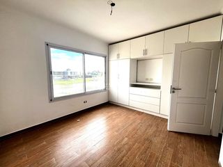 Foto 16 de Casa en venta de 4 dormitorios en El Cantón Norte al Lago