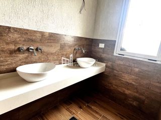 Foto 20 de Casa en venta de 4 dormitorios en El Cantón Norte al Lago
