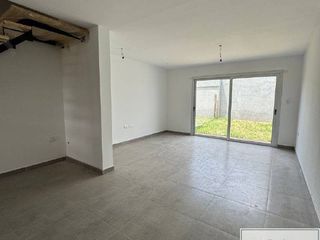 Foto 4 de Dúplex en venta de 3 dormitorios c/ cochera en Los Horneros