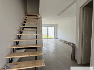 Foto 3 de Dúplex en venta de 3 dormitorios c/ cochera en Los Horneros