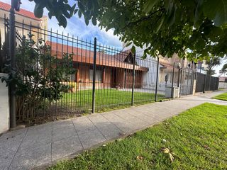Foto 3 de VENTA casa con parque y cochera Punta Mogotes Mar del Plata 4 ambientes