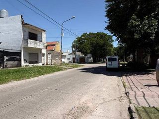 Foto 39 de VENTA casa 3 ambientes con cochera, departamento, patio y casa al fondo con segundo patio