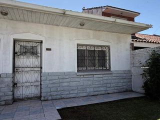 Foto 40 de VENTA casa 3 ambientes con cochera, departamento, patio y casa al fondo con segundo patio