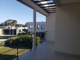 Foto 17 de Casa en venta de 3 dormitorios c/ cochera en Rumenco joven