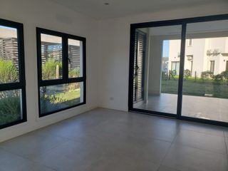 Foto 6 de Casa en venta de 3 dormitorios c/ cochera en Rumenco joven