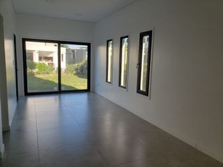Foto 12 de Casa en venta de 3 dormitorios c/ cochera en Rumenco joven