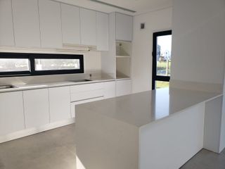 Foto 4 de Casa en venta de 3 dormitorios c/ cochera en Rumenco joven