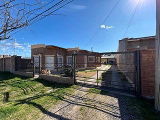 Foto 1 de Casa en venta de 3 dormitorios c/ cochera en Cooperacion II