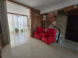 Foto 2 de Casa en venta de 3 dormitorios c/ cochera en Centro