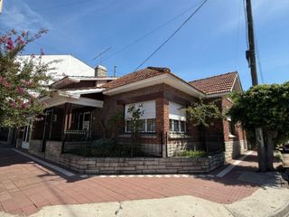 Foto 1 de Venta Chalet Chauvin Mar del Plata 4 Ambientes c/ Garaje.