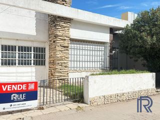 Foto 1 de Casa en venta de 3 dormitorios c/ cochera en Universitario