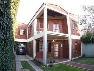 Foto 1 de 56 E/ 135 y 136 - CASA DE 2 DOR (LOS HORNOS)