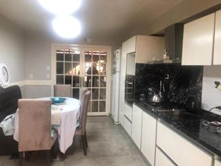 Foto 8 de EXCELENTE CASA – 5 AMB – ¡ TERRAZA CON DECK Y PISCINA !