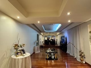 Foto 2 de EXCELENTE CASA – 5 AMB – ¡ TERRAZA CON DECK Y PISCINA !