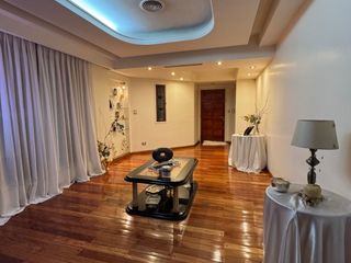 Foto 1 de EXCELENTE CASA – 5 AMB – ¡ TERRAZA CON DECK Y PISCINA !