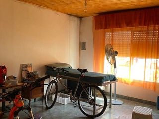 Foto 4 de 156 Esq. 17 - CASA A RECICLAR DE 3 DOR (BERISSO)