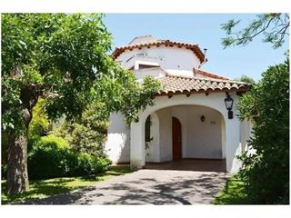 Foto 1 de Casa en venta de 4 dormitorios c/ cochera en Aranjuez