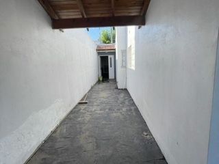 Foto 10 de 80 bis e/ 137 y 138 (Los Hornos) - CASA DE 3 AMB.