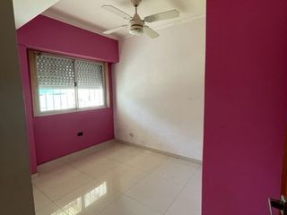 Foto 5 de 80 bis e/ 137 y 138 (Los Hornos) - CASA DE 3 AMB.