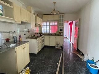 Foto 4 de 80 bis e/ 137 y 138 (Los Hornos) - CASA DE 3 AMB.