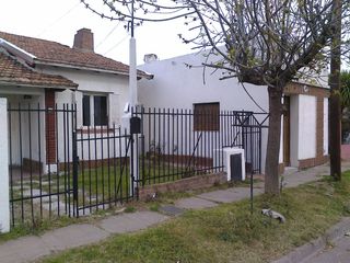 Foto 2 de B° Obrero Casa 2 d. y Depto. 1 dorm.