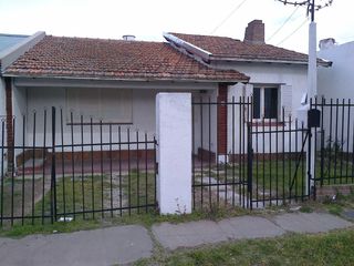Foto 1 de B° Obrero Casa 2 d. y Depto. 1 dorm.