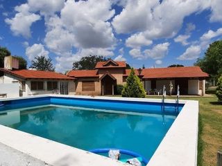 Foto 1 de Casa en venta en barrio Los Chañares con pileta