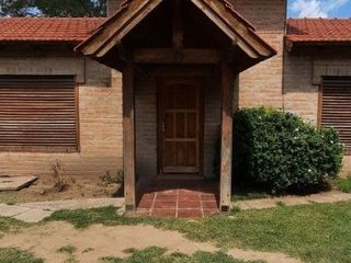 Foto 3 de Casa en venta en barrio Los Chañares con pileta