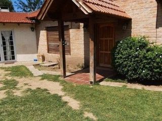 Foto 4 de Casa en venta en barrio Los Chañares con pileta