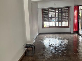 Foto 18 de Casa de 5 ambientes con pileta en alquiler en Martinez