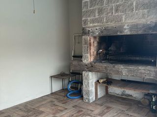 Foto 11 de Casa de 5 ambientes con pileta en alquiler en Martinez