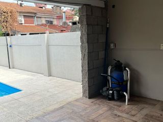 Foto 13 de Casa de 5 ambientes con pileta en alquiler en Martinez