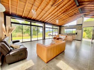 Foto 1 de Casa para Arriendo Amoblado en Medellín Las Palmas