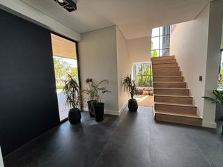 Foto 3 de Casa 6 Amb a Estrenar en Venta, Lote Al Lago en Barrio Marinas. Puertos del Lago