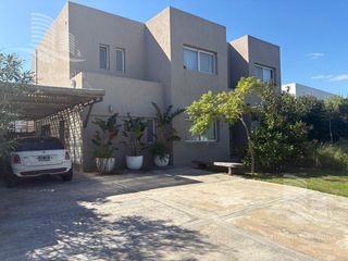 Foto 1 de Casa en Alquiler en San Rafael - Villanueva
