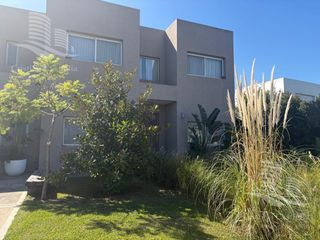 Foto 3 de Casa en Alquiler en San Rafael - Villanueva