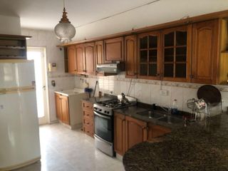 Foto 2 de 4 Dorm - Consultorio Independiente - Escritorio - Quincho - Pileta