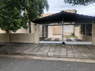 Foto 1 de 4 Dorm - Consultorio Independiente - Escritorio - Quincho - Pileta