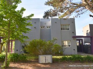 Foto 2 de DUPLEX CON JARDÍN DENTRO DEL JAGÜEL