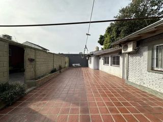 Foto 15 de Casa con Departamento en venta en Quilmes Oeste