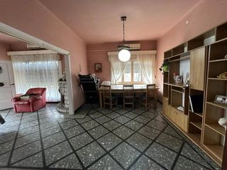 Foto 4 de Casa con Departamento en venta en Quilmes Oeste