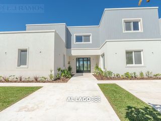 Foto 1 de Casa A LA LAGUNA, con 4 suites en venta en VIRAZÓN
