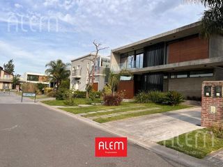 Foto 1 de Terreno en venta en  Brisas de Adrogué