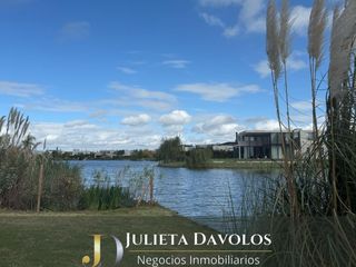 Foto 3 de Casa a la laguna en  Venta  El Canton Barrio Islas-Escobar