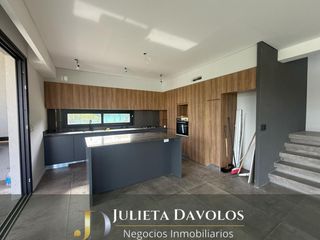 Foto 7 de Casa a la laguna en  Venta  El Canton Barrio Islas-Escobar