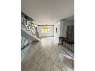 Foto 2 de VENTA CASA LOTE BARRIO LORENA LAURELES MEDELLN PARA CONSTRUIR