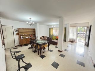 Foto 1 de VENTA CASA LOTE BARRIO LORENA LAURELES MEDELLN PARA CONSTRUIR