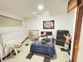Foto 4 de VENTA CASA LOTE BARRIO LORENA LAURELES MEDELLN PARA CONSTRUIR
